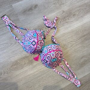 Shade and shore halter bikini top size 38 DD like new